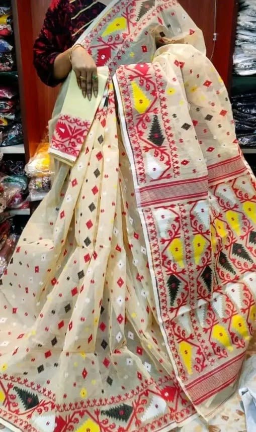 Woven Design Dhakai Jamdani saree Color Beige - Rebistore