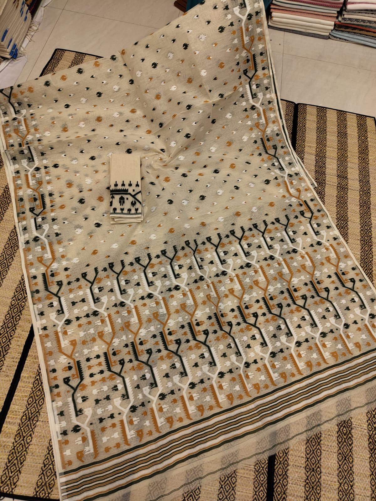 Woven Design Dhakai Jamdani saree Color Beige - Rebistore