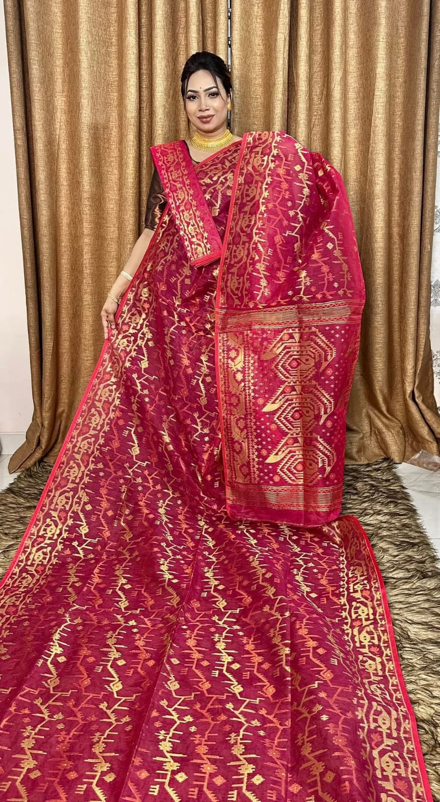 Woven Design Soft Zari Dhakai Jamdani Saree Color Red - Rebistore