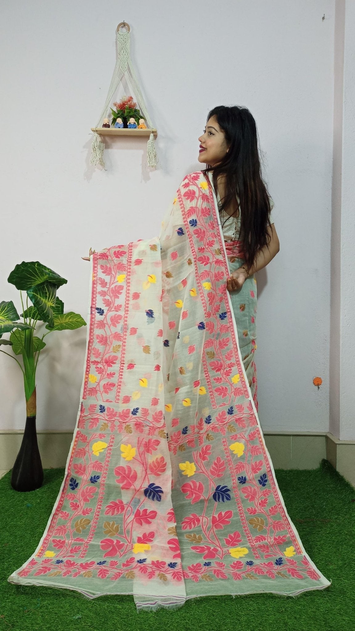 WOVEN DESIGND DHAKAI JAMDANI SAREE COLOR GARLIC WHITE - Rebistore