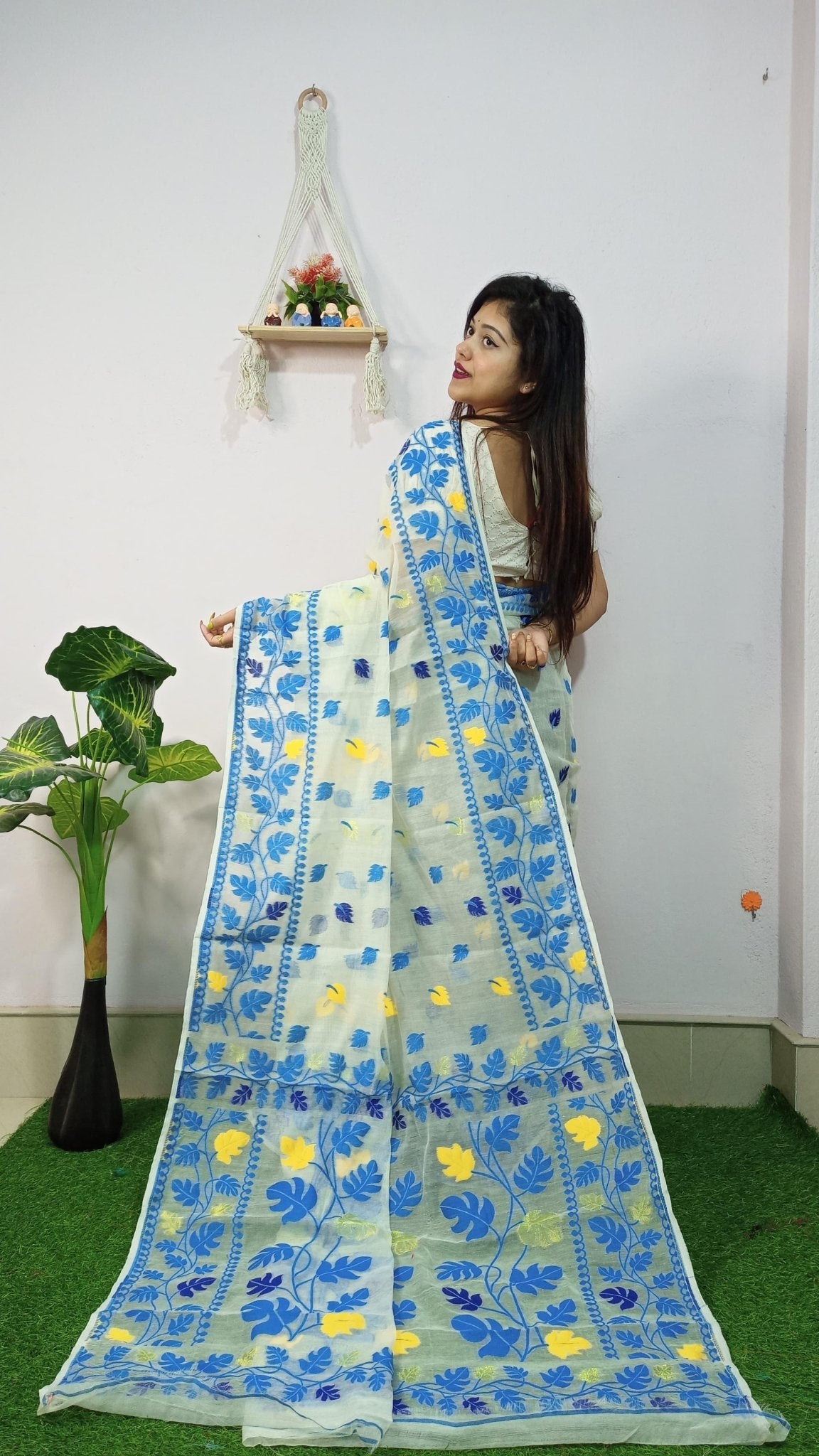 WOVEN DESIGND DHAKAI JAMDANI SAREE COLOR GARLIC WHITE - Rebistore
