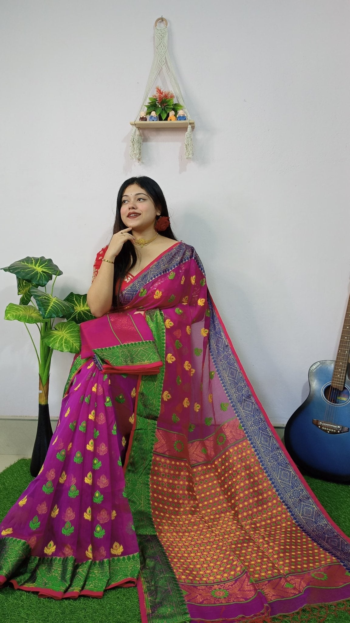 Woven Dhakai Jamdani saree with blouse piece - Rebistore